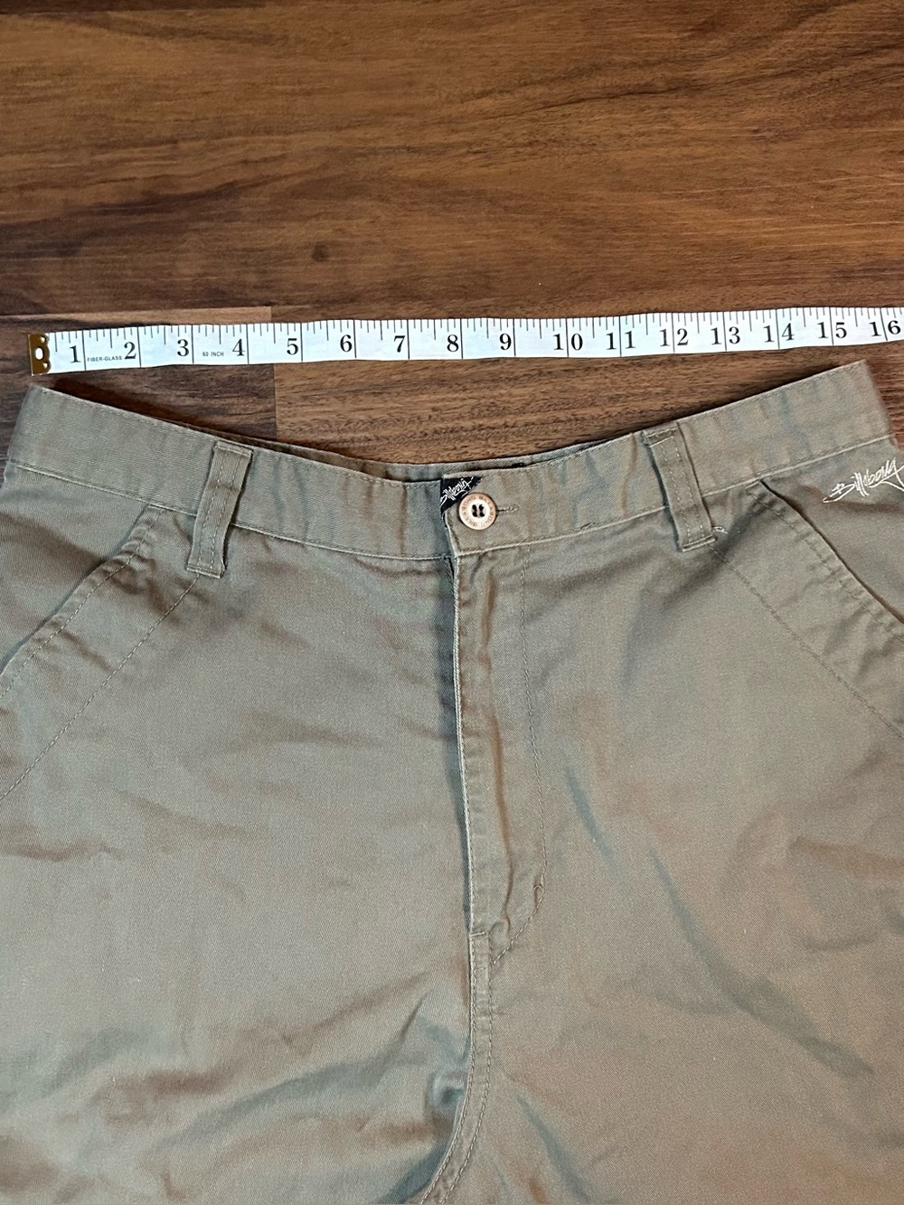 Vintage Y2K/90s Billabong Men's Cargo Shorts in Khaki - Picture 5 of 9